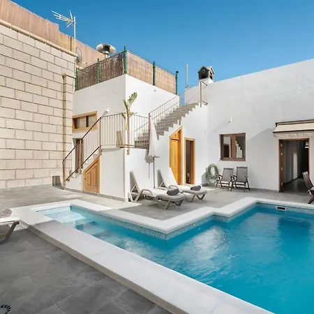 Casa America- Private Heated Pool- Sun & Solarium Experience 度假居