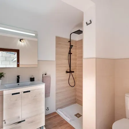 Casa America- Private Heated Pool- Sun & Solarium Experience 度假居 *